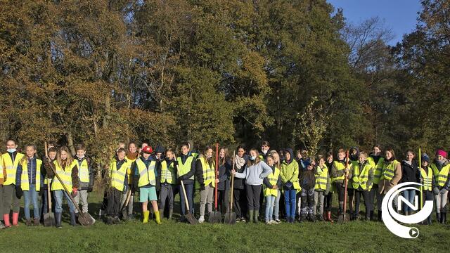 Schoolkinderen Lille  planten 1.350 nieuwe bomen @Bersegem Heide - extra foto's