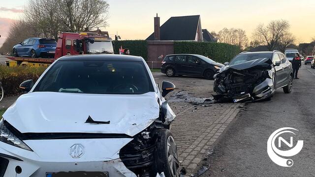 Zwaar ongeval met 3 voertuigen aan kruispunt Hezewijk Olen : 2 gewonden - extra beelden - update