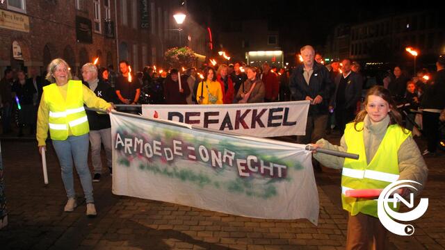 Fakkeltocht tegen armoede : 250 fakkels protesteren - extra foto's vid