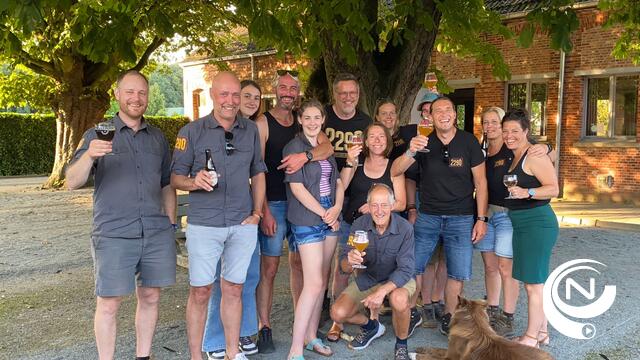 Gezellige Bierwandeling van Bierclub Vorselazarus : stralende zon en bierfun