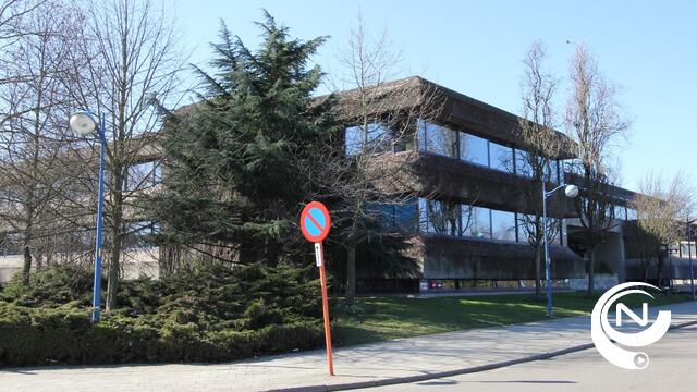 Extra plaatsen voor kortparkeren buurt administratief centrum