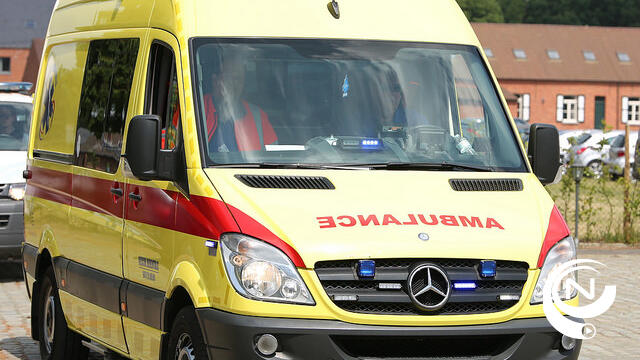 Chauffeur zwaargewond na klap tegen gevel woning in Westmeerbeek 