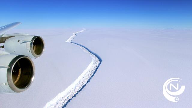 Gigantische ijsberg afgescheurd van Larsen C-plaat op Antarctica