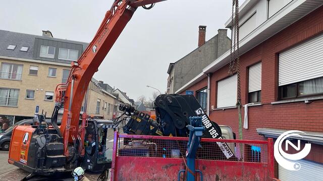 Technicus uit Lille (59) gekneld tussen kraan en vrachtwagen op Astridplein Grobbendonk : zwaargewond