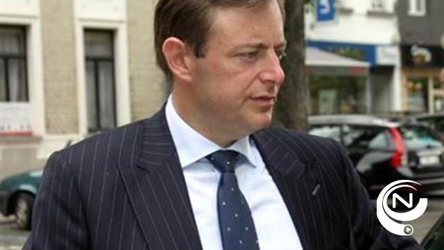 Peiling : N-VA blijft grootste Vlaamse partij, CD&V, VB en Sp.a verliezen