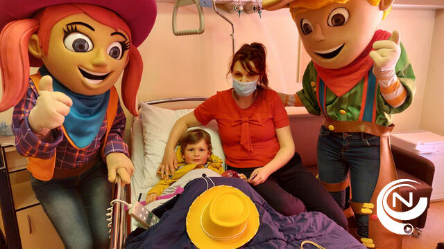 Bobbejaanland-mascottes verrassen kinderafdeling Ziekenhuis Geel op Buitenspeeldag