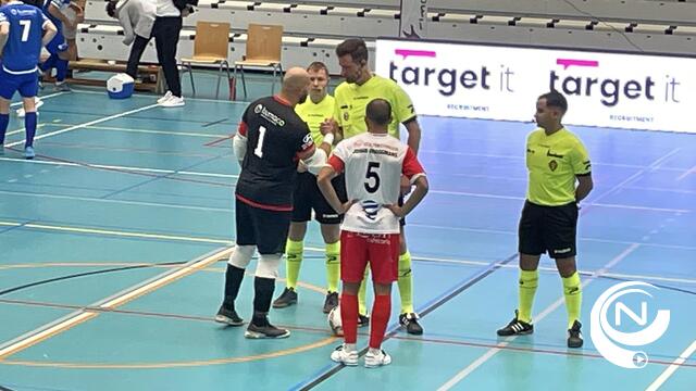  Keeperstrainer Real Elmos Herentals trekt broek van ref af tot op de enkels... na felle discussie en 3 rode kaarten : 'Onacceptabel...'