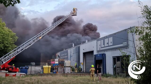 Hevige bedrijfsbrand bij Alco Herentals : fabriek volledig uitgebrand - geen brandstichting - extra beelden - UPDATE