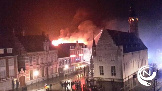 Uitslaande brand verwoest eethuis in Zandstraat, ook Gildenhuis uitgebrand - extra foto's en video (1)