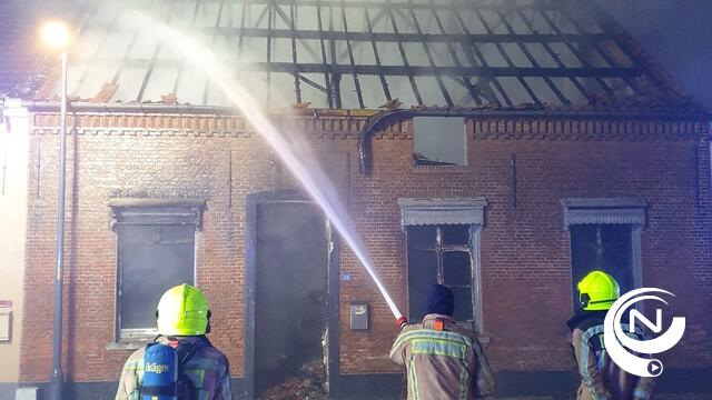 Woning volledig uitgebrand in Servaas Daemsstraat : bewoner (57) zwaargewond naar Stuivenbergziekenhuis