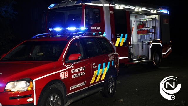Herentalse brandweer moet vlak voor kazerne chauffeur uit auto bevrijden 