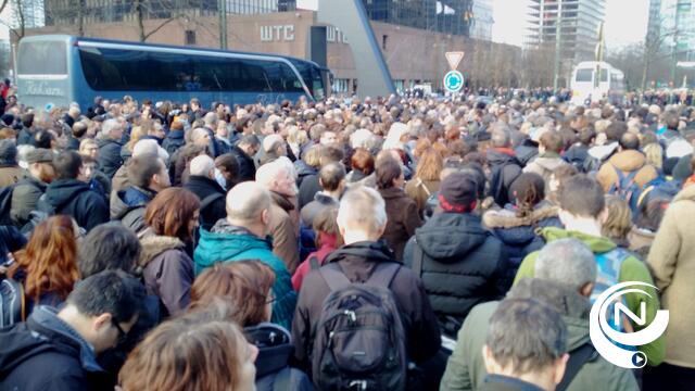 Aanslagen Brussel : treinverkeer hervat gedeeltelijk, massa wachtenden aan Brussel-Noord (8)