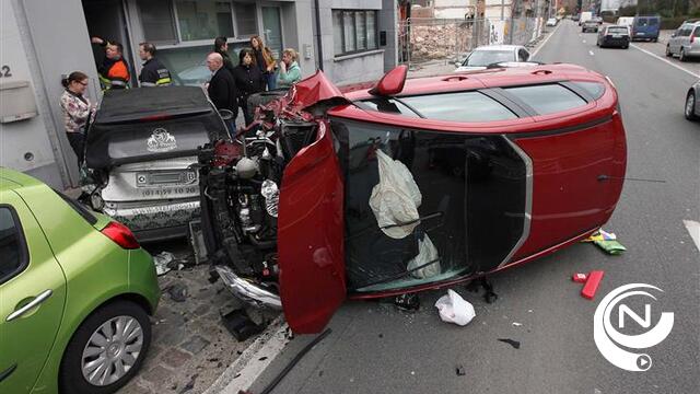Auto ramt geparkeerd voertuig op Turnhoutsebaan Kasterlee :  ravage