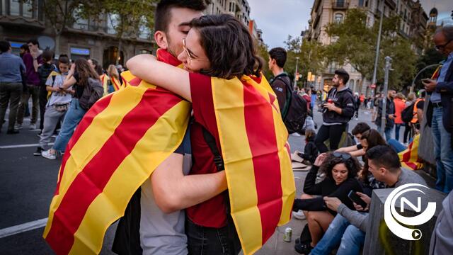 Tienduizenden manifestanten stappen mee in mars op Barcelona