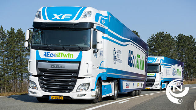 Kolonne vrachtwagens tussen DAF Oevel en haven Rotterdam 
