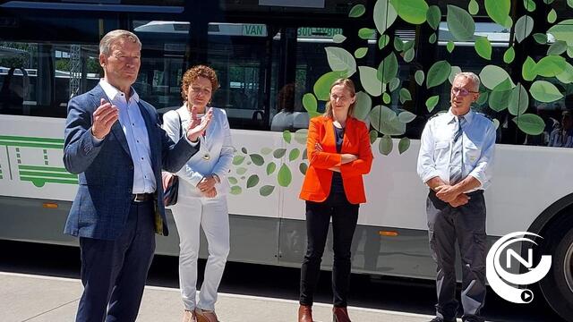  Minister Peeters geeft mee aftrap voor nieuwe campagne De Lijn: 'Beweeg mee naar minder CO2'