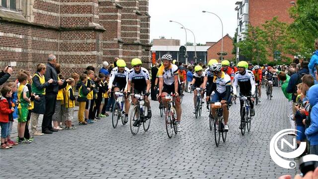 527 teams fietsen 1000 km voor Kom op tegen Kanker,  ook met DOMO-team