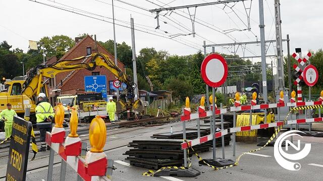 Nieuwe rails voor spoorwegovergang Lichtaartseweg : 3 weekends gesloten 