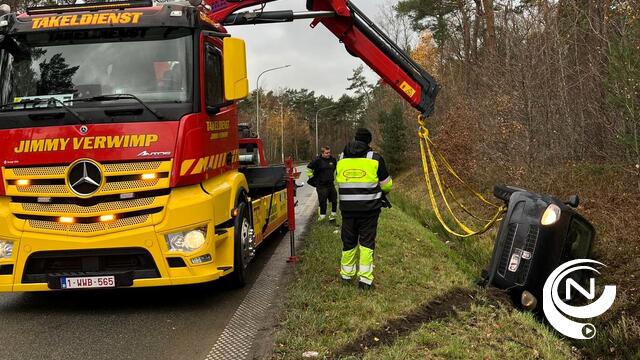 E313 : bestuurder onder invloed van drugs rijdt in gracht aan oprit Herentals West - 1 gewonde  - extra foto's
