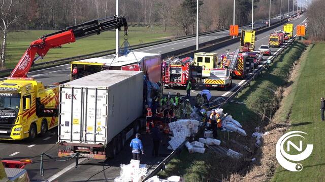 E313 versperd door zwaar ongeval in Geel-Oost richting Antwerpen, chauffeur 1,5 uur lang gekneld 