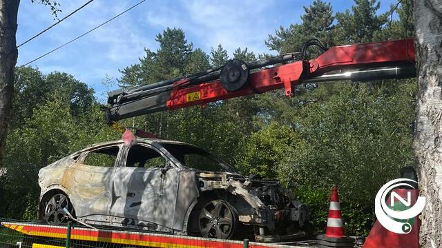 Elektrische wagen Ford Mustang compleet uitgebrand in Bouwelheide 