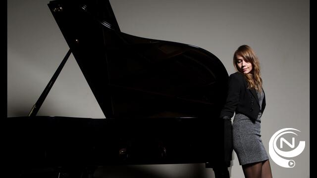 Pianiste Elisabeth Crommelynck speelt concert op 30m hoogte 