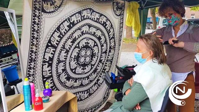  Kleuterjuf Elsje uit Kasterlee trekt nu ook met pop-up kapsalon naar slachtoffers van waterellende