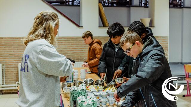 Foodsavers Kempen : leerlingen Heilig Graf genieten van solidaire ontbijt 