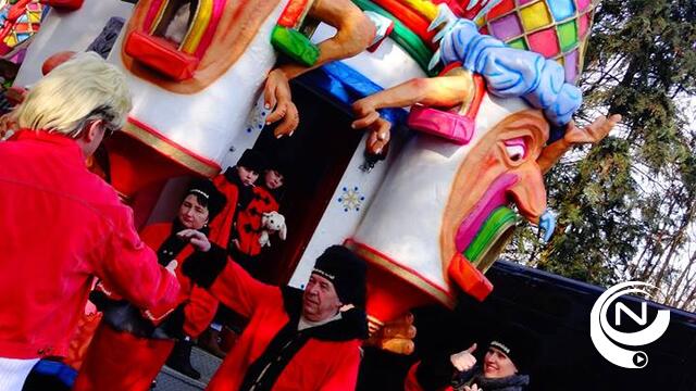 Geelse carnavalisten trotseren de regen op Winkelomheide 