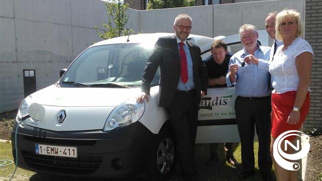 Stadsbestuur Herentals krijgt elektrische wagen van Eandis ter beschikking 