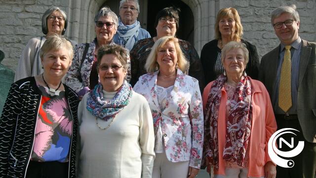Vrouwenraad in de bloemen voor 25 jaar inzet