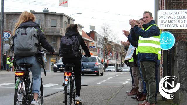 Medewerkers lokaal bestuur Nijlen applaudisseren morgen voor fietsers