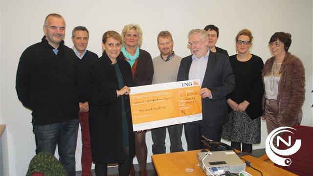 Gemeentebestuur overhandigt cheque €2.051,60 aan Olivia Hendrickx Research Fund