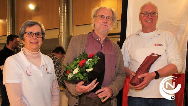 Rode Kruis : leerkracht Koen Peeters (60) geeft 100e keer bloed 