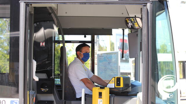  Beter om weer vooraan op de bus in te stappen? "Belangrijk om sociale controle te houden"