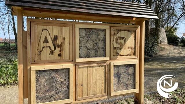 Leerlingen installeren twee insectenhotels in Heist-op-den-Berg
