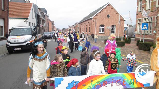 Kindercarnavalstoet basisschool Klim-Op trekt té gekke carnavalsweek op gang