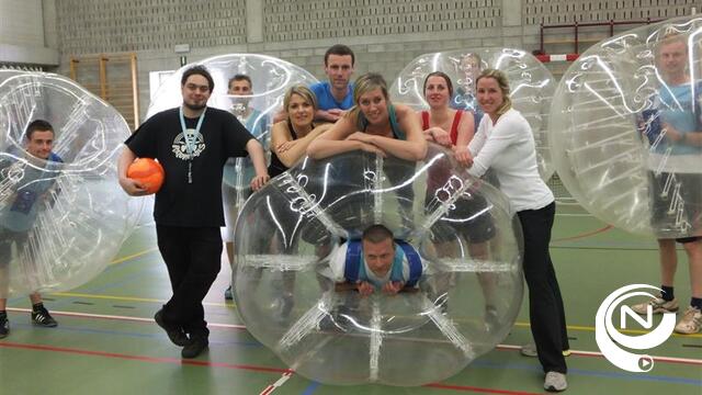 Collega’s kOsh spelen spetterend bumperballtoernooi 
