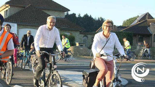 Vlaams minister-president Kris Peeters rijdt nieuwe Westerlosesteenweg Herselt officieel in 