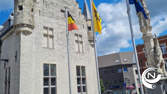 Flater stadsbestuur Herentals : 'Belgische' vlag verkeerd opgehangen aan Lakenhal