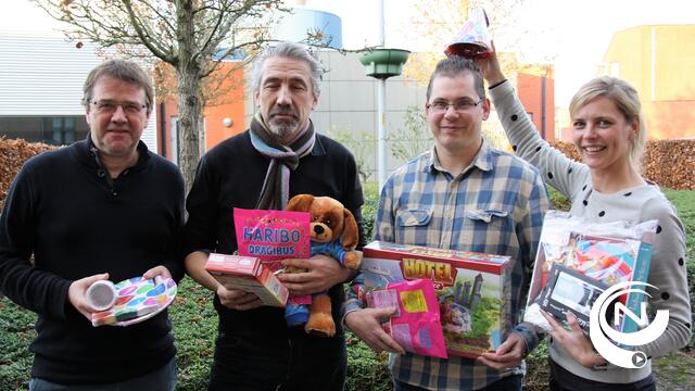 OCMW Lille en Feestvarken vzw delen verjaardagspakketten uit