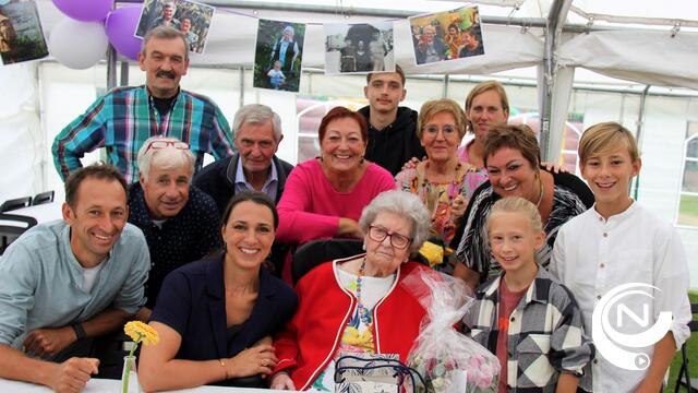 Maria Eeckelaert 100 jaar : 'Iedere dag plukken en gelukkig zijn'