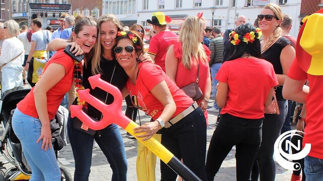 België-Tunesië : vierende kleurrijke massa fans op Grote Markt 