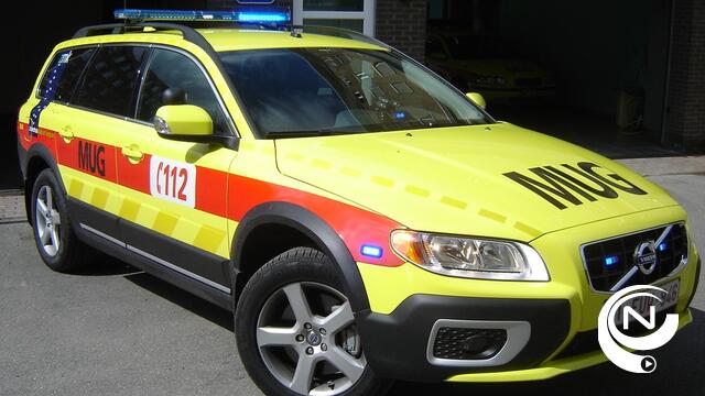 Wagen botst tegen gevel aan Botermarkt centrum Herenthout, bestuurster (78) lichtgewond 