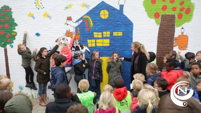 Basisschool Klim-Op fier op MUURKUUR-muur van Marjolijn Van Gorp en leerlingen