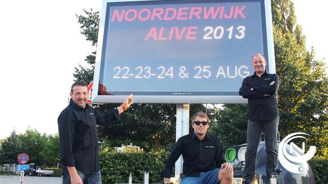 Noorderwijk Alive start met wielerkoers wielertoeristen 