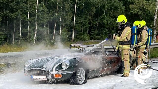E313 : oldtimer Jaguar brandt uit aan Herentals-Industrie - foto's