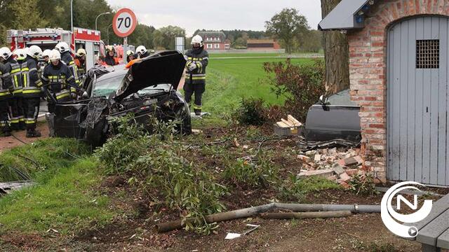 Auto richt ravage aan bij kapel Itegemsesteenweg Herenthout : 30-jarige bestuurder zwaargewond