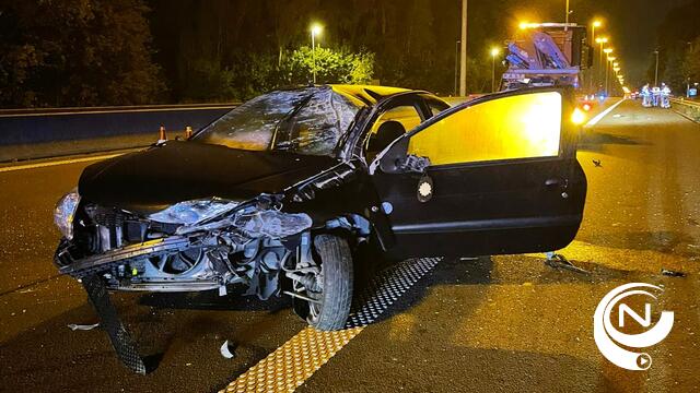 E313 - 2 ongevallen : personenwagen gaat over de kop in Laakdal, bestelwagen over vangrails Geel-West