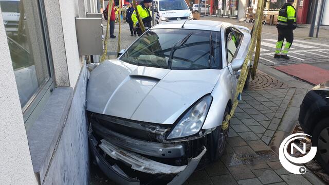 Autobestuurder (30) richt ravage aan in centrum Herentals, rijdt tenslotte tegen woning